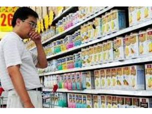 业界人士：中国奶制品质量低劣 食品监管差